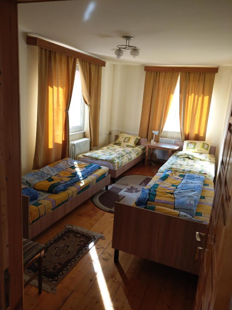 Lary Hostel Suceava Ngoại thất bức ảnh