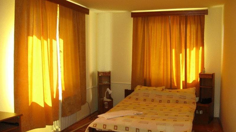 Lary Hostel Suceava Ngoại thất bức ảnh